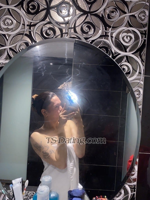 feedphoto-Emily_Huckson-1716240  Emily Huckson feed photo