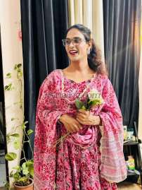 Aalia24 Gurgaon Transex Hallo zusammen, Die jüngste TS in Ihrer Stadt. Absolut feminin, glatt, schlank und kurvig an den richtigen Stellen, immer aufmerksam, wenn Sie die beste erotische Begleitung suchen … 100 % echt, da meine Bilder hier regelmäßig aktualisiert werden. Wenn Sie auf der Suche nach neuen Aufregungen sind, die Sie auf eine Weise völlig umhauen, die Sie noch nie erlebt haben, oder mich einfach von Ihrer Wunschliste streichen möchten, indem Sie einmal im Leben mit einer jungen und schönen Transe zusammen sind! Lassen Sie mich gerne wissen, was Ihre Fantasien sind ... So, jetzt lass mich dir etwas über mich erzählen: Ich bin 34 (Silikonbrüste) und 8+ (aktiver Penis) und habe eine wunderschöne Figur, wie du auf den Bildern sehen kannst. 😍 liebe Küssen, Kuscheln, sinnliche Berührungen, Reden ... ANAL, BJ, CIM COB, DFK, Dominieren, BDSM, Rollenspiele Ich liebe es, gleichzeitig zu geben und zu empfangen (69), weil ich glaube, dass man das Beste geben muss, wenn man sexy und romantische Zeiten mit jemandem verbringt. Glatte Haut, volle Lippen, schöner kurviger natürlicher Körper plus ein dickes, hübsches 8+ Voll funktionsfähiges Spielzeug. Ich bin ganz sicher, dass ich weiß, was du willst.. Danke! Für den Besuch des Profils ❤️❤️