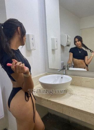 trans girl Adrianacuba 6750720
