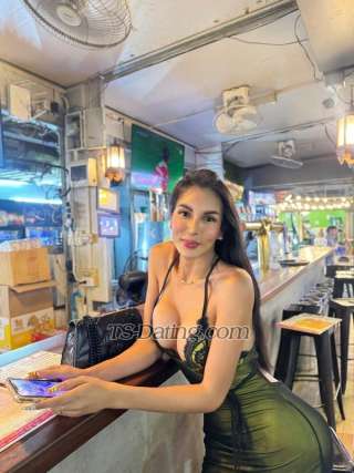 trans girl Adrianagg 8441993