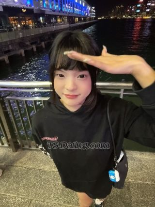 trans girl Aggie 0571969