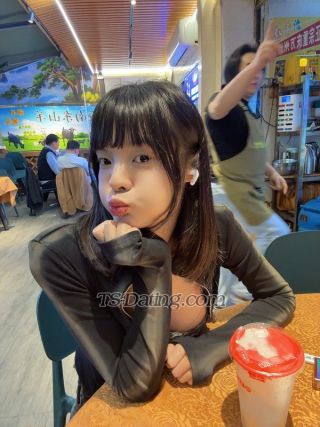 trans girl Aggie 0572080