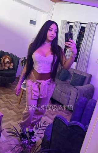 trans girl AhomeMartine 8916969