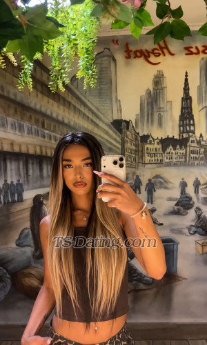 trans girl Alinaoax 8421946