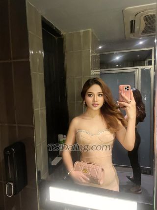 trans girl Amaira 1613929