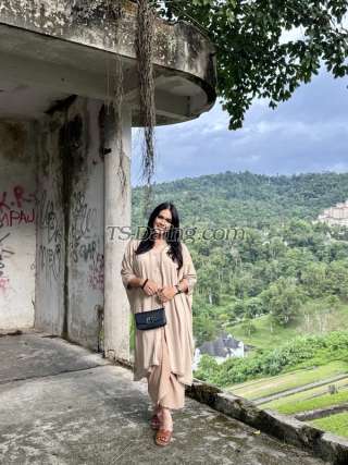 trans girl Amira1990 5865356