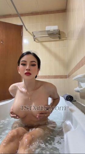 trans girl Amiraaira 5894982