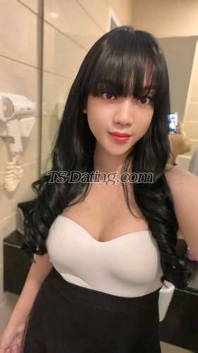 trans girl Anantacitra 2528516