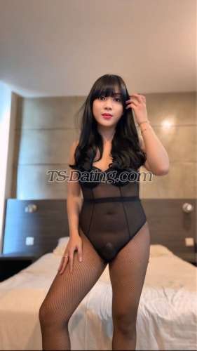 trans girl Anantacitra 7310103