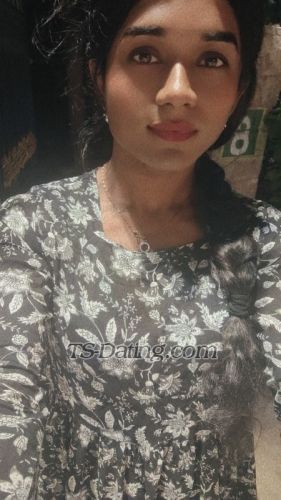 trans girl Ananyapandey 6435921