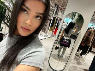 trans girl ArlethKeys 8023570