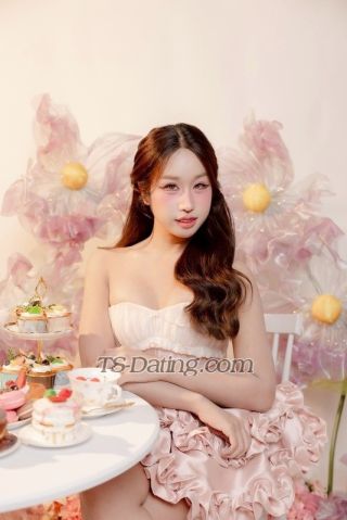 trans girl Augustzum 6953583