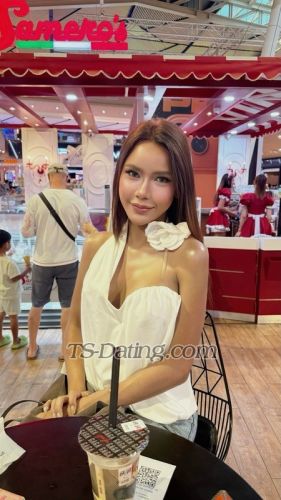 trans girl Botaniga 7702402