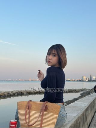 trans girl Carenpeem 9604178