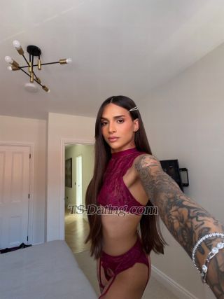 trans girl Carolinepaz 5270097