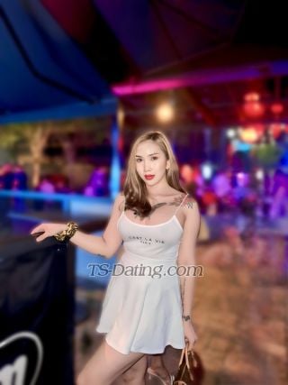 trans girl DearAllyka 1257434