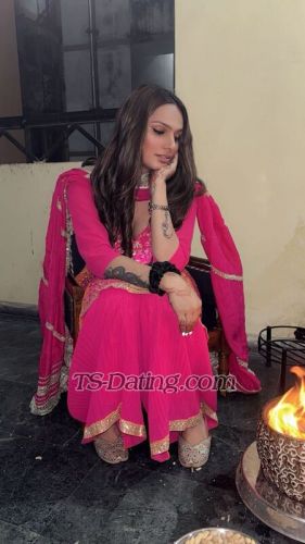 trans girl Dilnooor 8331084