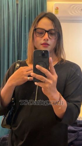 trans girl DiyaMishra 0147711