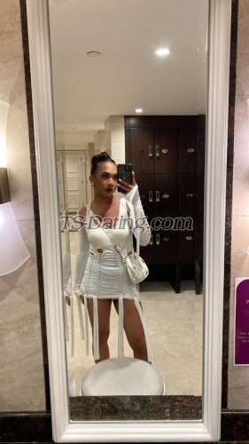 trans girl daniellecarbs 0001014