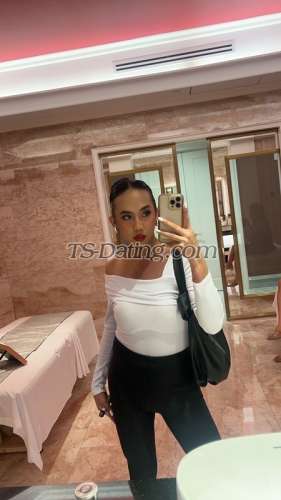 trans girl daniellecarbs 0003876