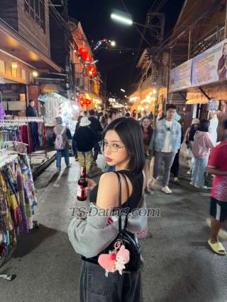 trans girl Eilish 8525257