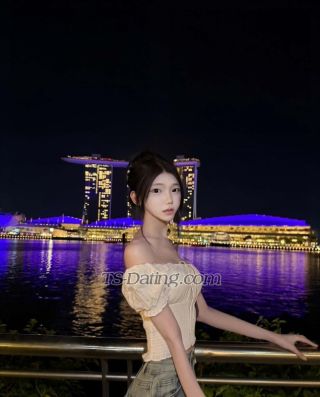 trans girl Estradiaon 8251998