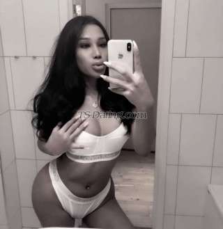 trans girl FaraHudson 0016537 trans girl FaraHudson 0016537