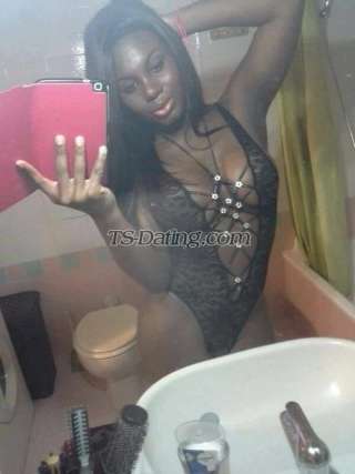 trans girl Flaviasexy 2077673