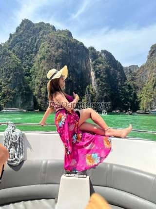 trans girl GeorgiaHadid 6355595