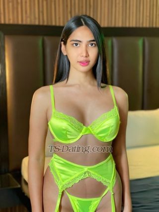 trans girl IamAriella 7600988