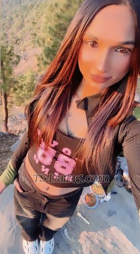 trans girl Isha19 0250713