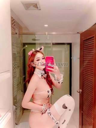 trans girl Kiravero 0477115