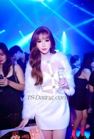 trans girl Kiravero 3050670