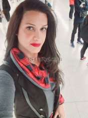 LUNA90210 Barcelona Transex Hola,
 me llamo Luna, 
y soy una mujer trans muy
cariñosa, tranquila y atenta. Siempre me gusta poner mi
mejor sonrisa en mi cara y transmitir buenas vibraciones
para todo el mundo.

Cuando tengo ganas de
divertirme, considero que no hay nada como salir de fiesta a
mi discoteca favorita y bailar sin parar hasta el amanecer.
Para mí es un instante de libertad y de felicidad
pura.

A su vez, me fascina juntarme con amigos para
ir a cenar a restaurantes con buen ambiente en los que
podamos tener una conversación distendida y súper
divertida. También adoro viajar y tener la chance de
conocer nuevas culturas.

Si tienes ganas de vivir
una aventura inolvidable a mi lado realizando todas estas
actividades, Envíame un mensaje por WhatsApp y recibirás
todos los detalles. 665041122. Vivo en Barcelona, y te
aseguro que te haré disfrutar como nunca. ¡Anímate!