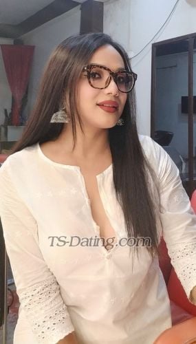 trans girl Laaraa 6080406