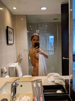 trans girl LaraLeon 7771004