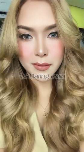 trans girl LaraYours 6583174