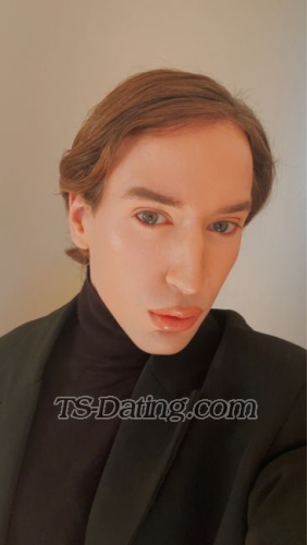 trans girl LaurisMNE 5067350