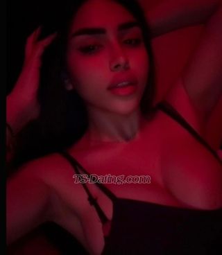 trans girl Leamoradian 5710880