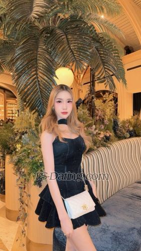 trans girl LillyBloosom 0001911