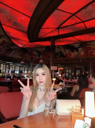 trans girl LillyBloosom 1534667