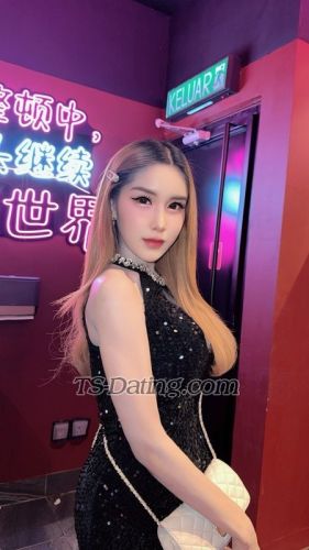 trans girl LillyBloosom 3215447