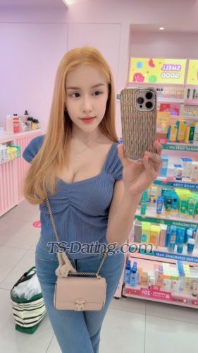 trans girl LillyBloosom 6420810