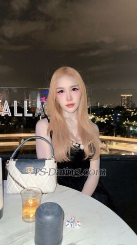 trans girl LillyBloosom 6865600