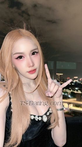 trans girl LillyBloosom 6865645