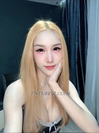 trans girl LillyBloosom 6865723