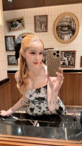 trans girl LillyBloosom 9179027