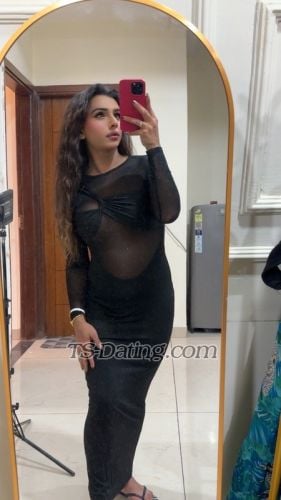 trans girl Lourasandhu 1846012
