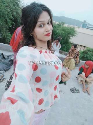 trans girl Madhuqueen 0248043