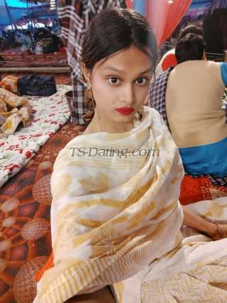 trans girl Madhuqueen 0248176